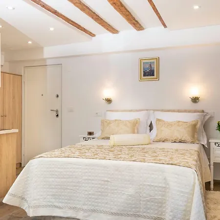 In Diocletian Palace Спліт